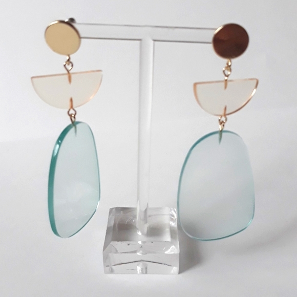 *2 for $15* Blue Peach Resin Drop Earrings - Picture 3 of 5